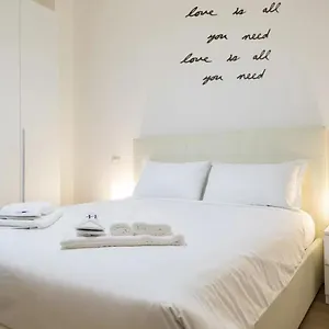 https://italianway-porta-ticinese-24.it-lombardy.com